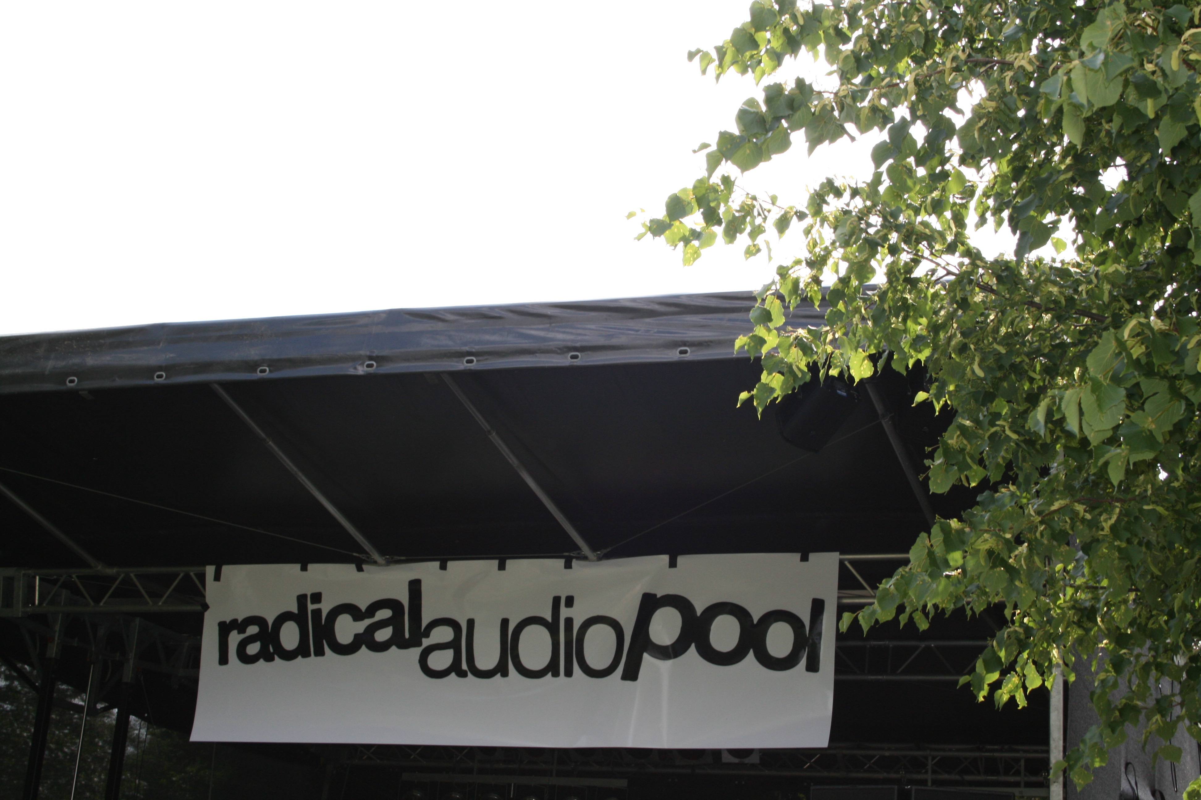 Radical Audio Pool-Bühne beim AStA-Sommerfestival 2009