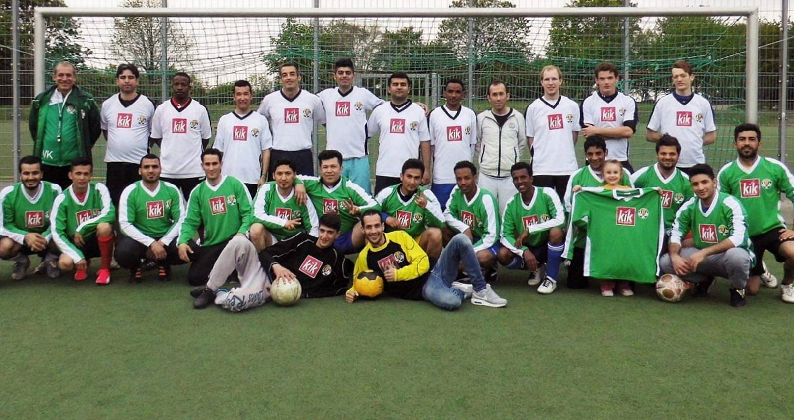 Vom Flüchtlingsheim auf den Fußballplatz